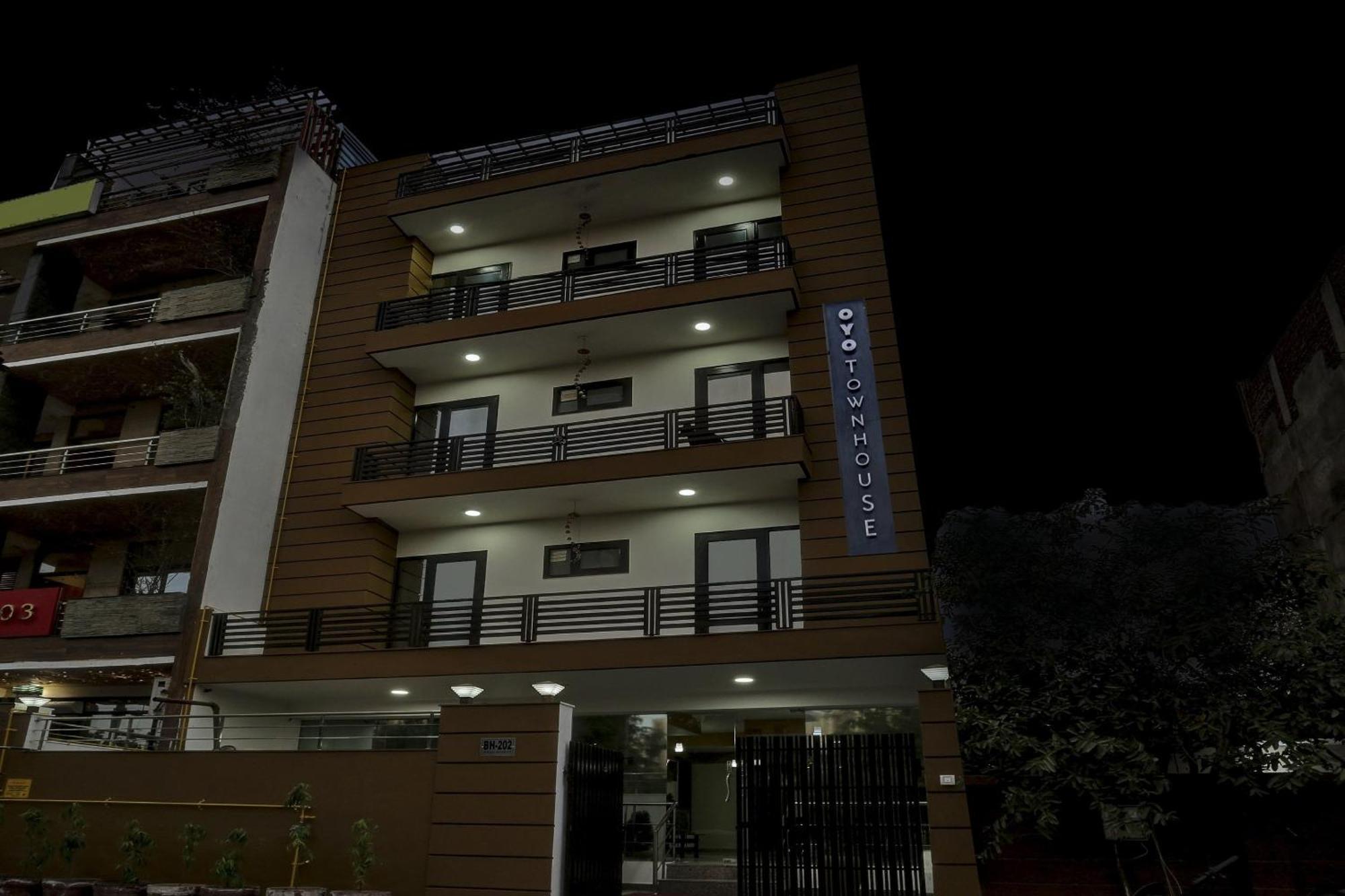 Townhouse Rumaisa Indirapuram Exterior photo